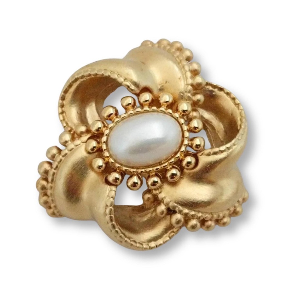 Golden Flower Brooch💎*18K Gold Plated Vintage Brooch*Pearl Pin Runway Style